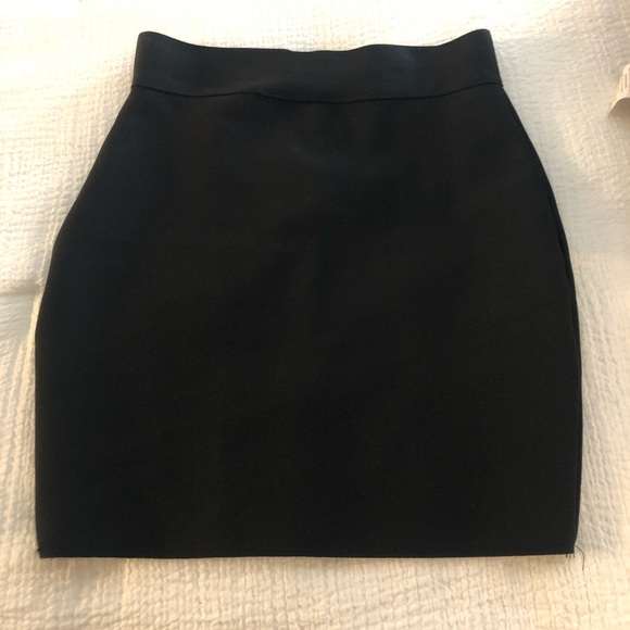 Black skirt - Picture 2 of 2